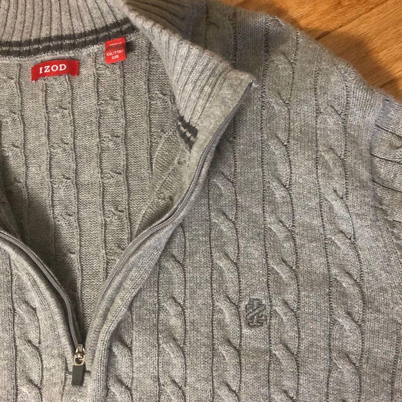 Men’s IZOD Grey Cable Knit Long Sleeved Sweater - Picture 3 of 8